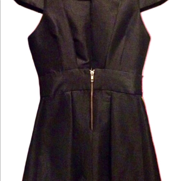 BLACK BACKLESS WONDER DRESS! - Picture 4 of 8